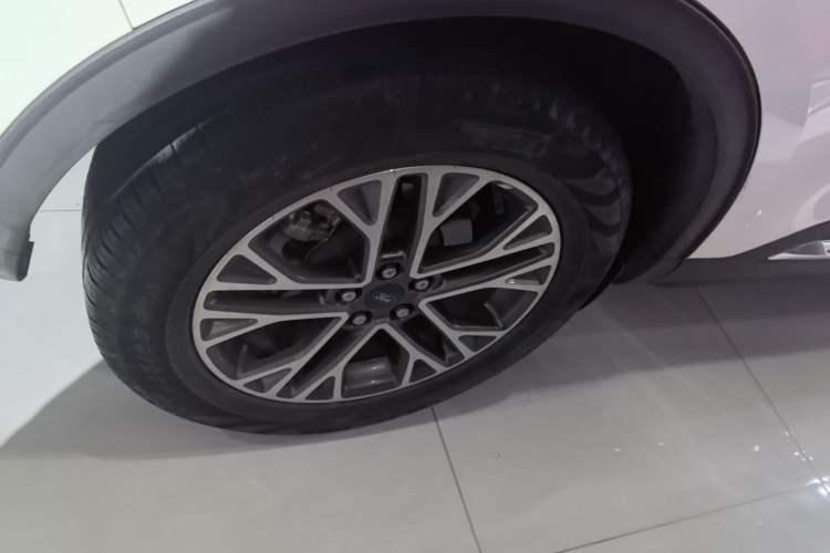 Used Ford Escape 2020 EcoBoost 245 Two-Wheel-Drive Titanium Edition Right Rear Wheel Hub