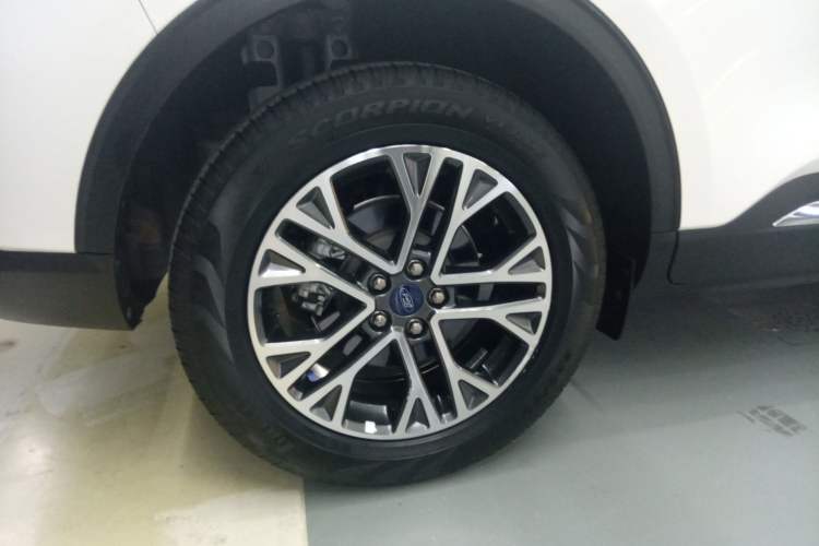 Used Ford Escape 2020 EcoBoost 245 Two-Wheel-Drive Titanium Edition Right Rear Wheel Hub