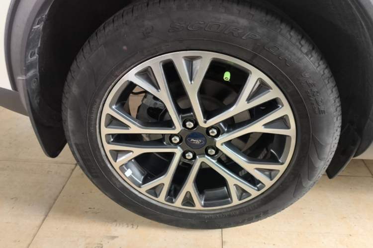 Used Ford Escape 2020 EcoBoost 245 Two-Wheel-Drive Titanium Edition Right Rear Wheel Hub