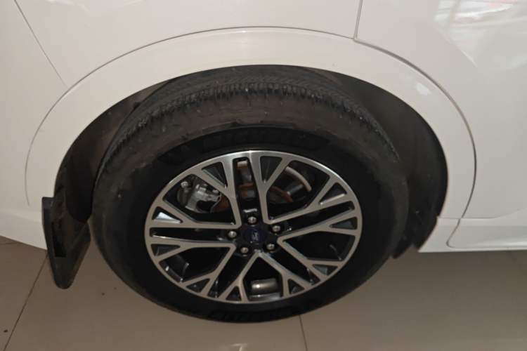 Used Ford Escape 2020 EcoBoost 245 Four-Wheel Drive Luxury Edition Right Rear Wheel Hub