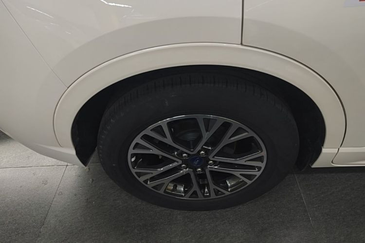 Used Ford Escape 2020 EcoBoost 245 Four-Wheel Drive Luxury Edition Right Rear Wheel Hub