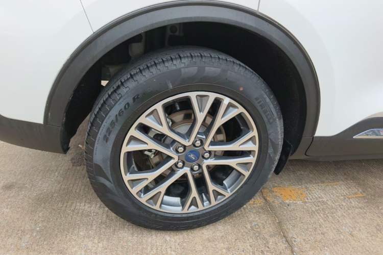 Used Ford Escape 2020 EcoBoost 245 Two-Wheel-Drive Titanium Edition Right Rear Wheel Hub