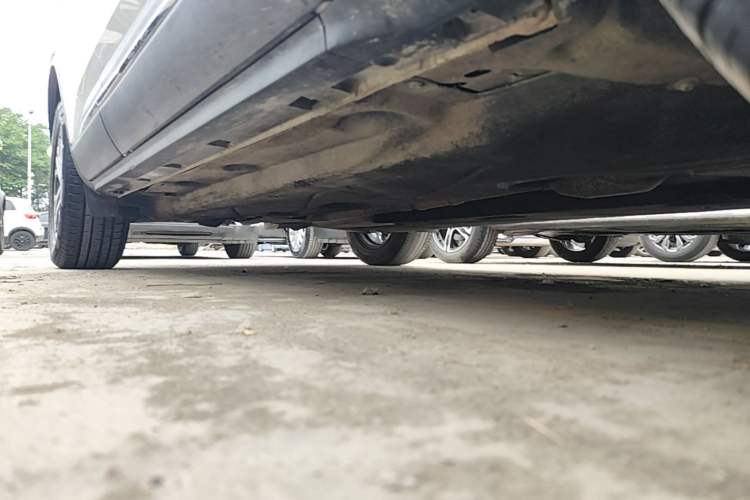 Used Ford Escape 2020 EcoBoost 245 Two-Wheel-Drive Titanium Edition Right Side Sill