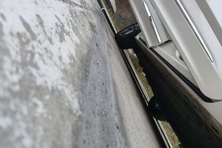 Used Ford Escape 2020 EcoBoost 245 Two-Wheel Drive Smart & Enjoyment Model Right Side Sill