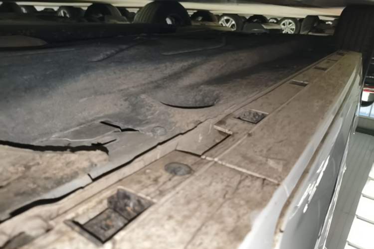 Used Ford Escape 2020 EcoBoost 245 Four-Wheel Drive Luxury Edition Right Side Sill
