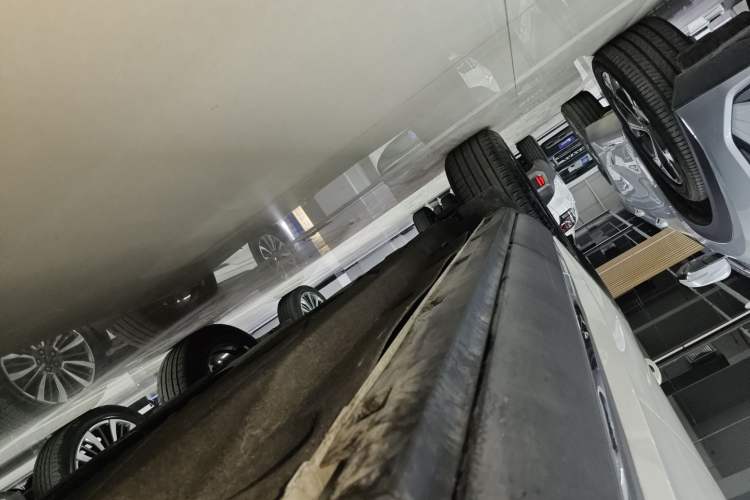 Used Ford Escape 2020 EcoBoost 245 4x4 Enjoyment Model Right Side Sill