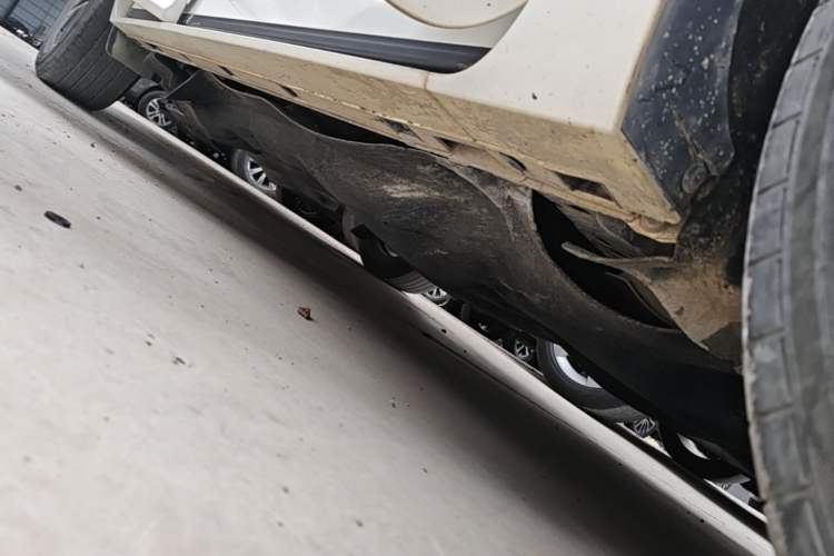 Used Ford Escape 2020 EcoBoost 245 Four-Wheel Drive Luxury Edition Right Side Sill
