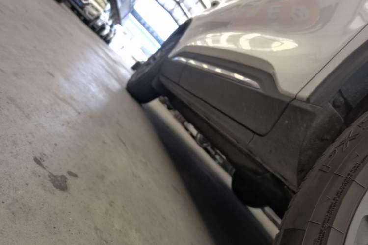 Used Ford Escape 2020 EcoBoost 245 Two-Wheel-Drive Titanium Edition Right Side Sill