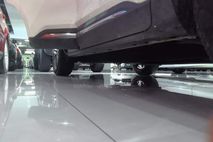 Used Ford Escape 2020 EcoBoost 245 Two-Wheel-Drive Titanium Edition Right Side Sill
