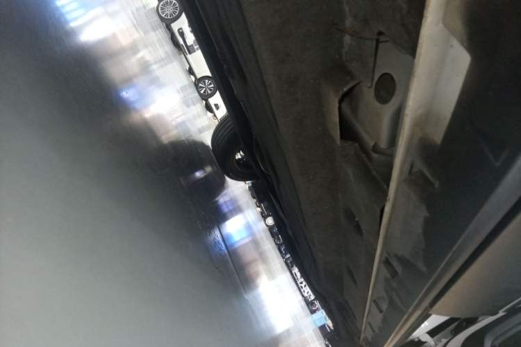 Used Ford Escape 2020 EcoBoost 245 Two-Wheel-Drive Titanium Edition Right Side Sill
