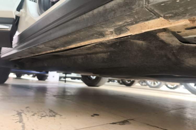 Used Ford Escape 2020 EcoBoost 245 Two-Wheel-Drive Titanium Edition Right Side Sill