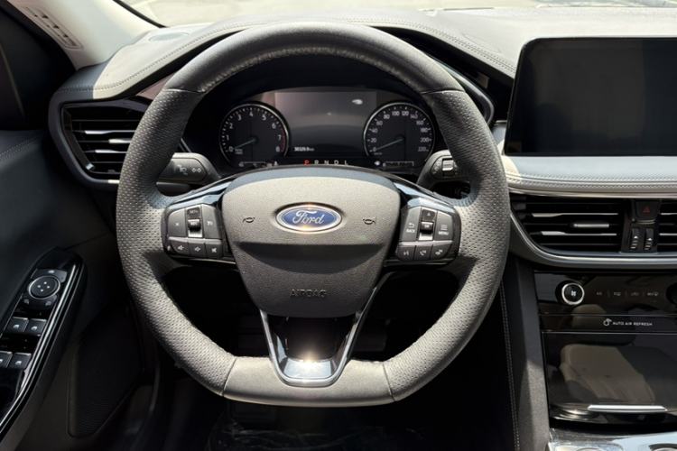 Used Ford Escape 2020 EcoBoost 245 Two-Wheel-Drive Titanium Edition Steering Wheel