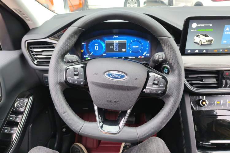 Used Ford Escape 2020 EcoBoost 245 Four-Wheel Drive Luxury Edition Steering Wheel