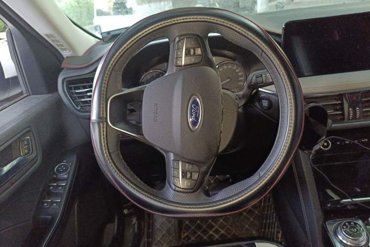 Used Ford Escape 2020 EcoBoost 245 Two-Wheel-Drive Comfort Edition Steering Wheel