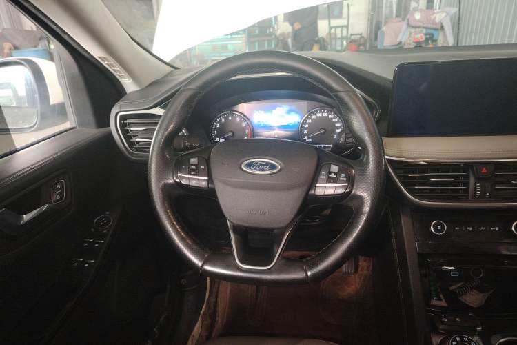 Used Ford Escape 2020 EcoBoost 245 Two-Wheel-Drive Comfort Edition Steering Wheel