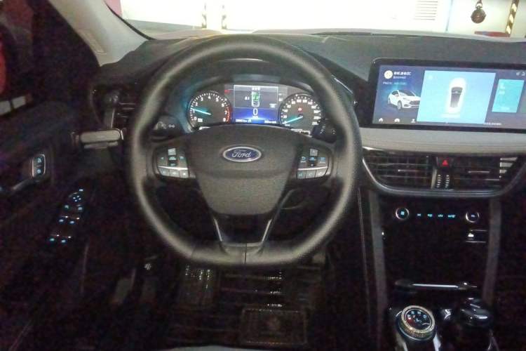 Used Ford Escape 2020 EcoBoost 245 Two-Wheel-Drive Comfort Edition Steering Wheel