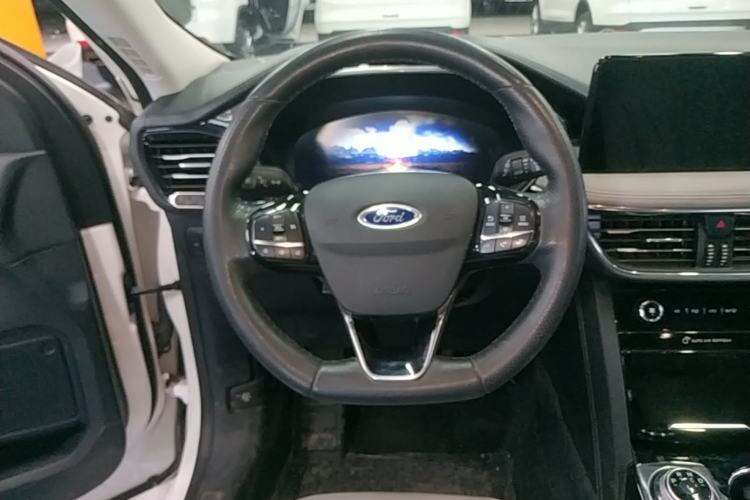 Used Ford Escape 2020 EcoBoost 245 Four-Wheel Drive Luxury Edition Steering Wheel