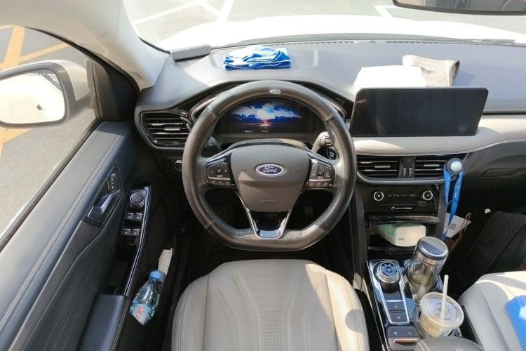 Used Ford Escape 2020 EcoBoost 245 Four-Wheel Drive Luxury Edition Steering Wheel