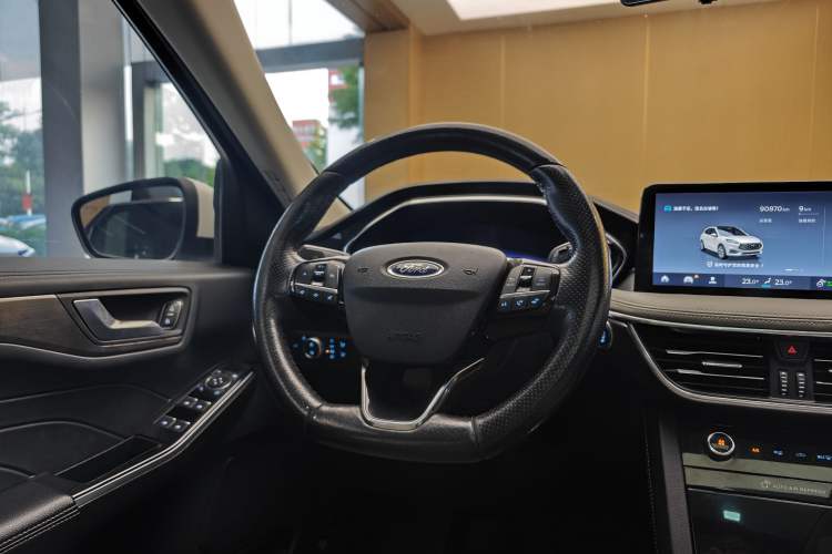 Used Ford Escape 2020 EcoBoost 245 Four-Wheel Drive Luxury Edition Steering Wheel