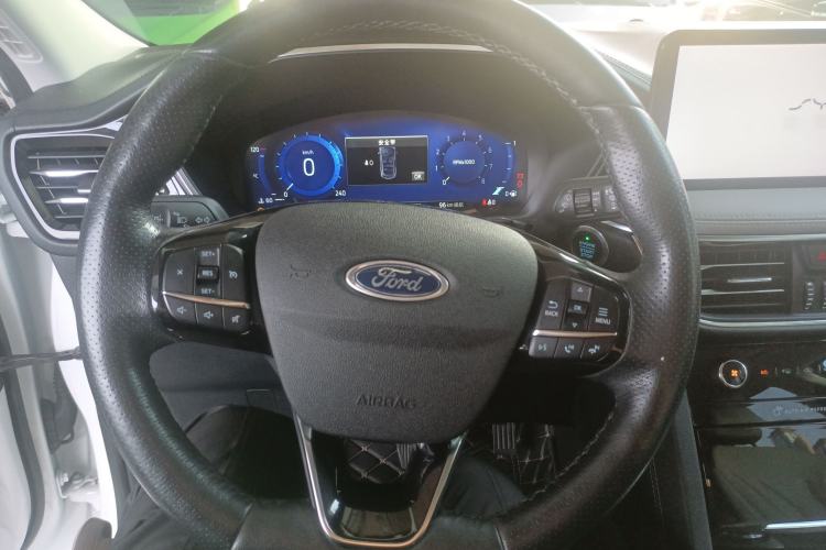 Used Ford Escape 2020 EcoBoost 245 Four-Wheel Drive Luxury Edition Steering Wheel