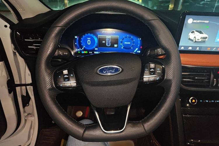 Used Ford Escape 2020 EcoBoost 245 Four-Wheel Drive Luxury Edition Steering Wheel