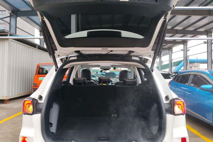 Used Ford Escape 2020 EcoBoost 245 Four-Wheel Drive Luxury Edition Trunk