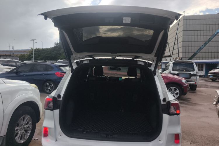 Used Ford Escape 2020 EcoBoost 245 Four-Wheel Drive ST-LINE Deluxe Edition Trunk