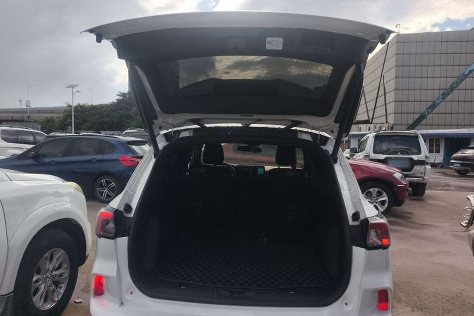 Used Ford Escape 2020 EcoBoost 245 Four-Wheel Drive ST-LINE Deluxe Edition Trunk