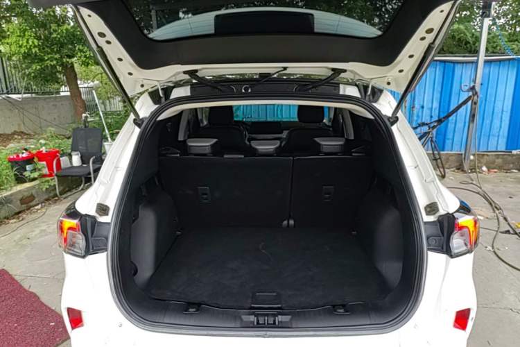 Used Ford Escape 2020 EcoBoost 245 4x4 Enjoyment Model Trunk