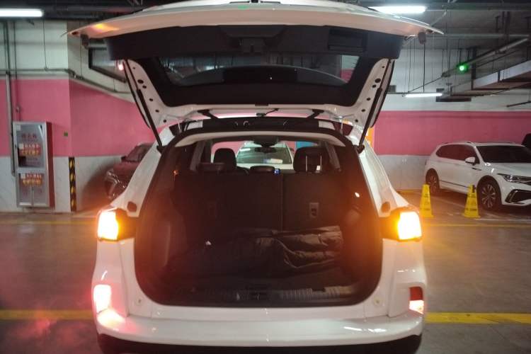 Used Ford Escape 2020 EcoBoost 245 Two-Wheel-Drive Comfort Edition Trunk