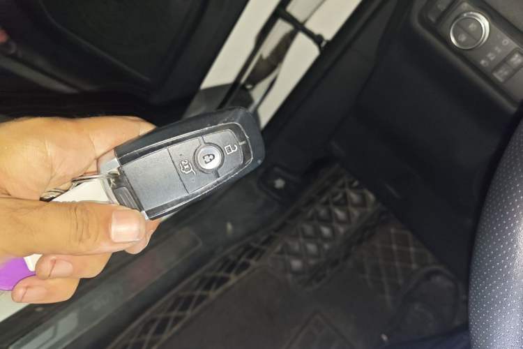 Used Ford Escape 2020 EcoBoost 245 Four-Wheel Drive ST-LINE Deluxe Edition Vehicle Key
