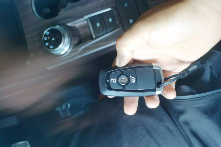 Used Ford Escape 2020 EcoBoost 245 4x4 Enjoyment Model Vehicle Key