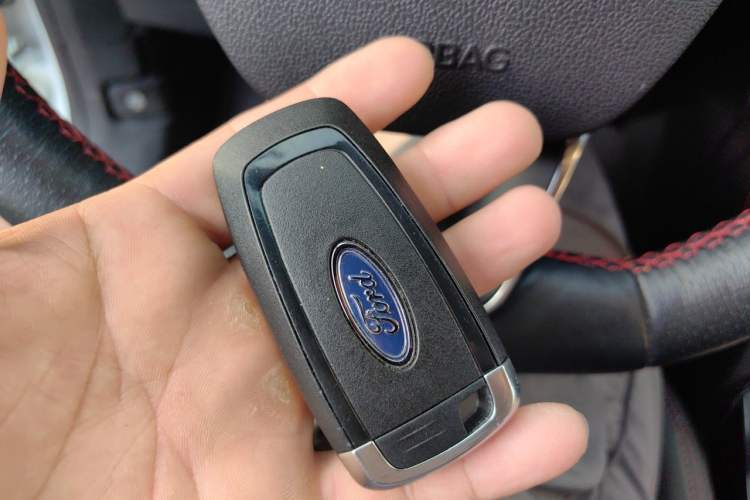 Used Ford Escape 2020 EcoBoost 245 Four-Wheel Drive ST-LINE Deluxe Edition Vehicle Key