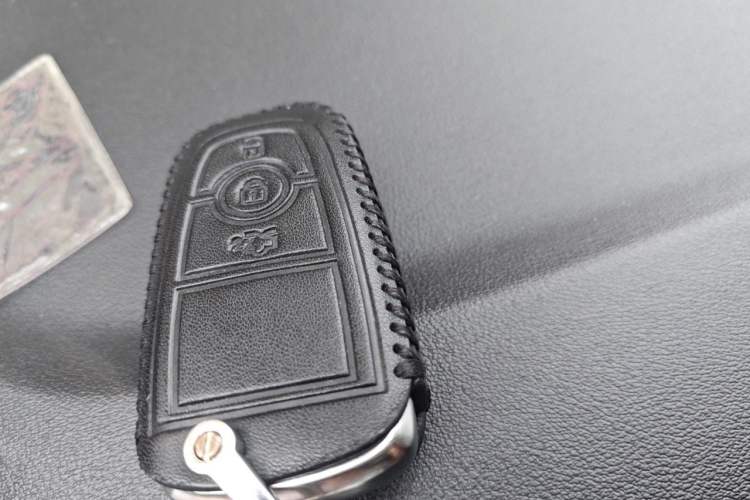 Used Ford Escape 2020 EcoBoost 245 Four-Wheel Drive ST-LINE Deluxe Edition Vehicle Key