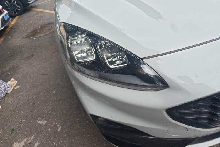 Used Ford Escape 2023 EcoBoost 245 Four-Wheel Drive ST-LINE Pro Trim Right Front Headlight