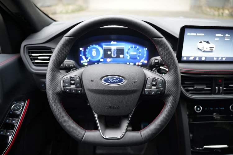 Used Ford Escape 2023 EcoBoost 245 Four-Wheel Drive ST-LINE Pro Trim Interior 3