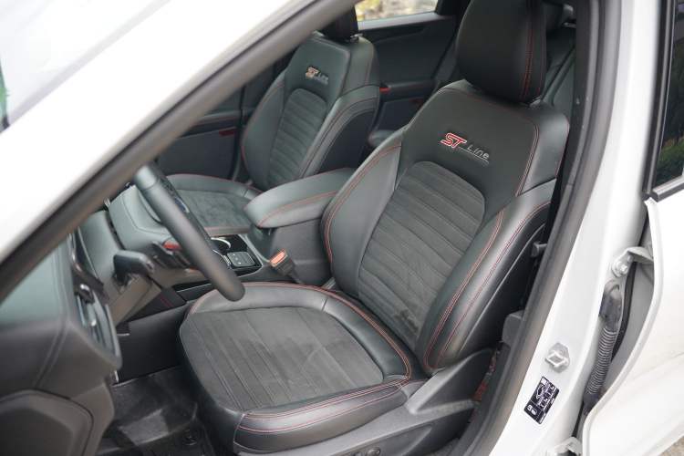 Used Ford Escape 2023 EcoBoost 245 Four-Wheel Drive ST-LINE Pro Trim Interior 5