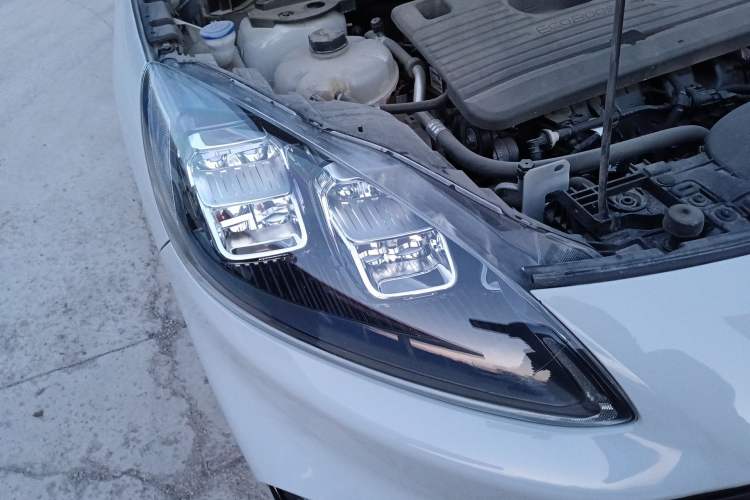 Used Ford Escape 2023 EcoBoost 245 Four-Wheel Drive ST-LINE Pro Trim Right Front Headlight