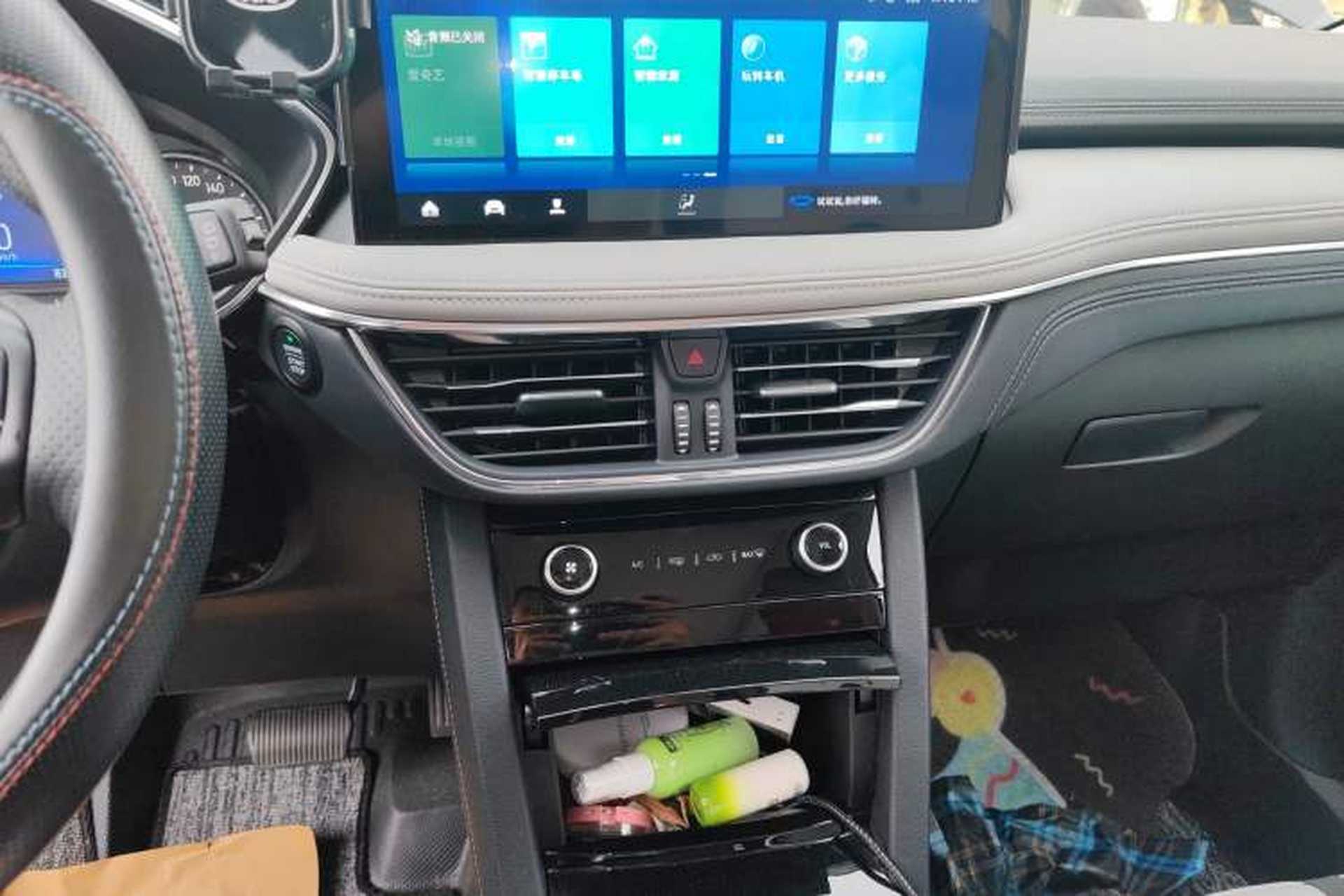 Used Ford Escape 2024 EcoBoost 245 Two-Wheel-Drive Comfort Edition Audio And AC Panel