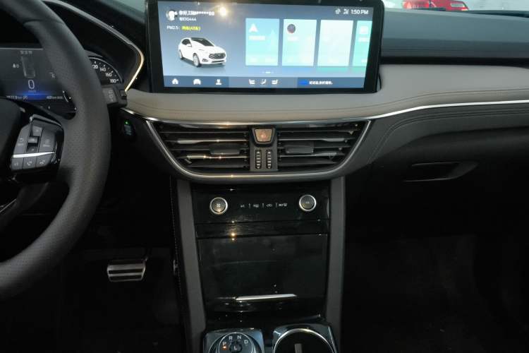 Used Ford Escape 2024 EcoBoost 245 Four-Wheel Drive Prestige Model Audio And AC Panel