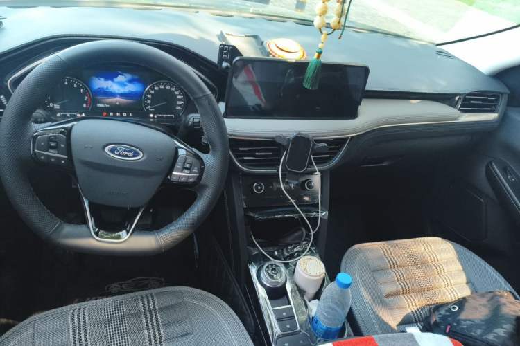 Used Ford Escape 2024 EcoBoost 245 Four-Wheel Drive Prestige Model Center Console