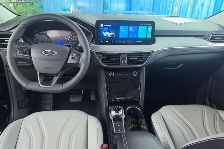 Used Ford Escape 2024 EcoBoost 245 Two-Wheel-Drive Comfort Edition Center Console