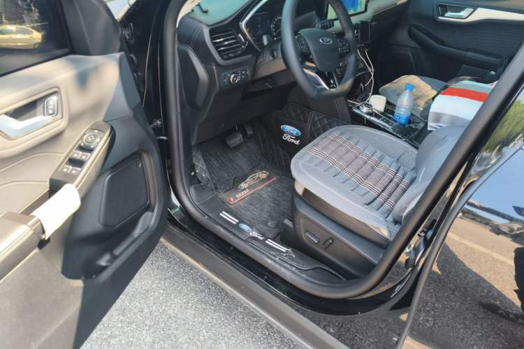 Used Ford Escape 2024 EcoBoost 245 Four-Wheel Drive Prestige Model Driver Seat