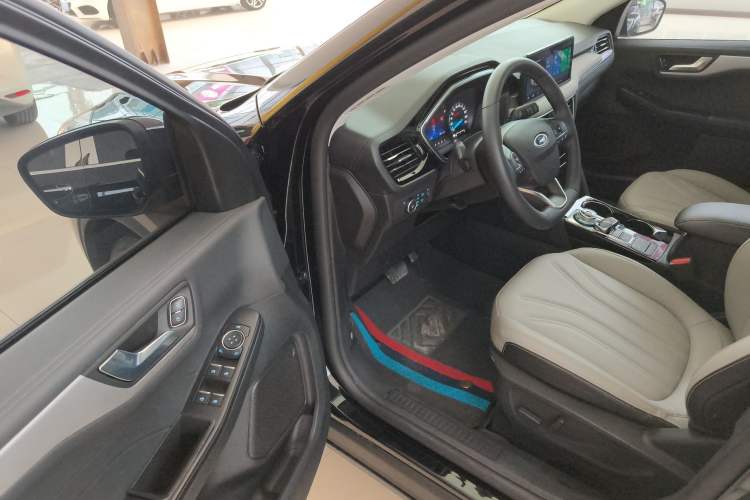 Used Ford Escape 2024 EcoBoost 245 Two-Wheel-Drive Comfort Edition Driver Seat