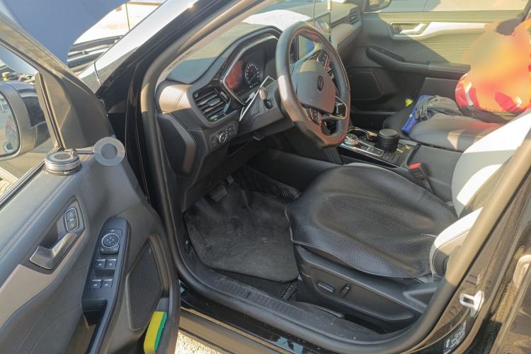 Used Ford Escape 2024 EcoBoost 245 Two-Wheel-Drive Titanium Edition Driver Seat