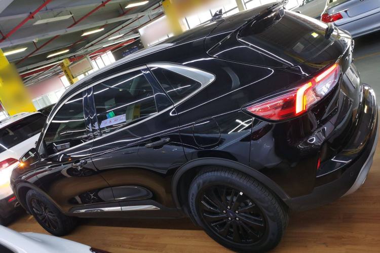 Used Ford Escape 2024 EcoBoost 245 Two-Wheel-Drive Titanium Edition Exterior 3