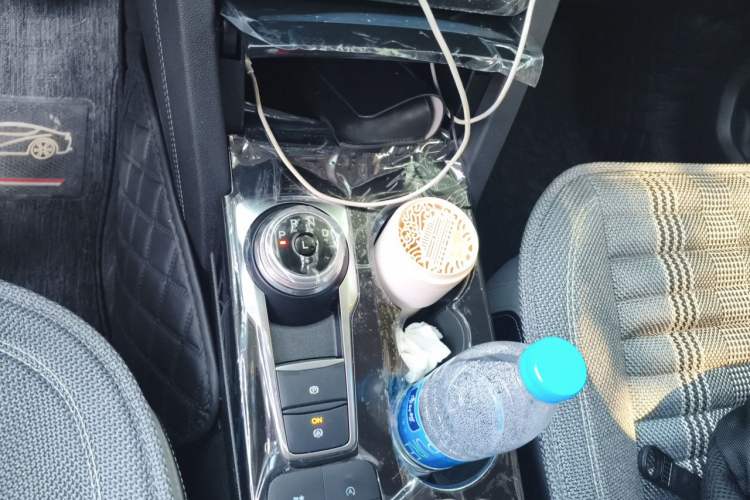Used Ford Escape 2024 EcoBoost 245 Four-Wheel Drive Prestige Model Gear Lever
