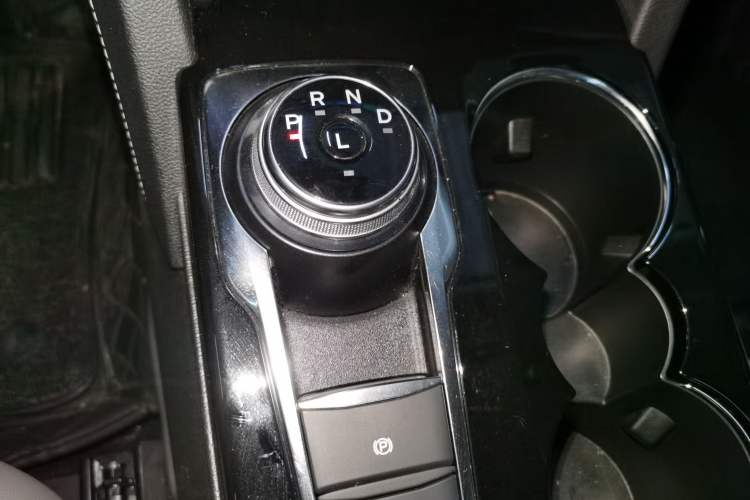 Used Ford Escape 2024 EcoBoost 245 Two-Wheel-Drive Titanium Edition Gear Lever