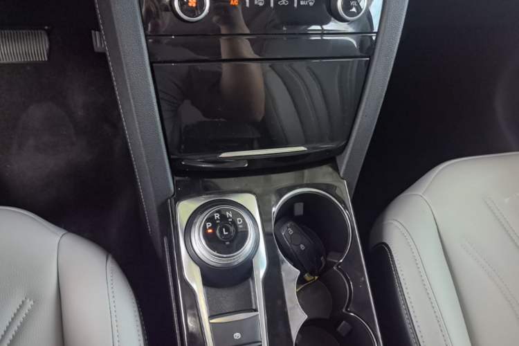 Used Ford Escape 2024 EcoBoost 245 Two-Wheel-Drive Comfort Edition Gear Lever