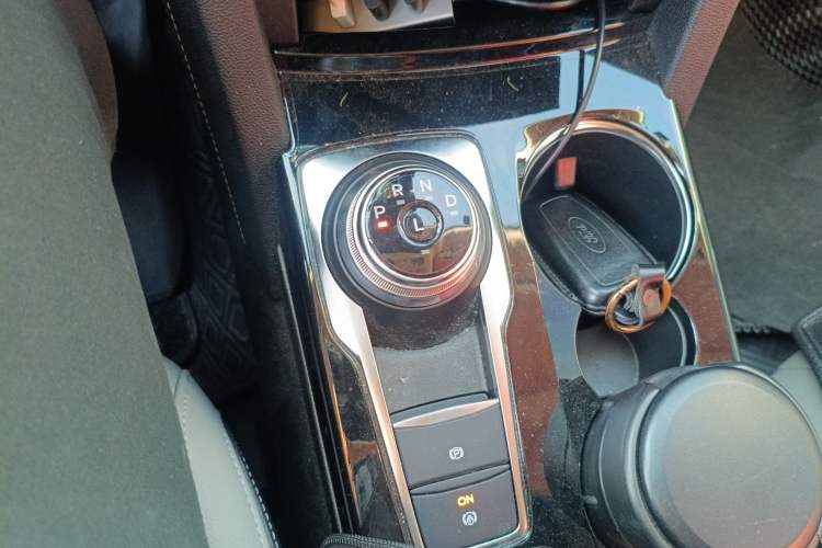 Used Ford Escape 2024 EcoBoost 245 Two-Wheel-Drive Titanium Edition Gear Lever